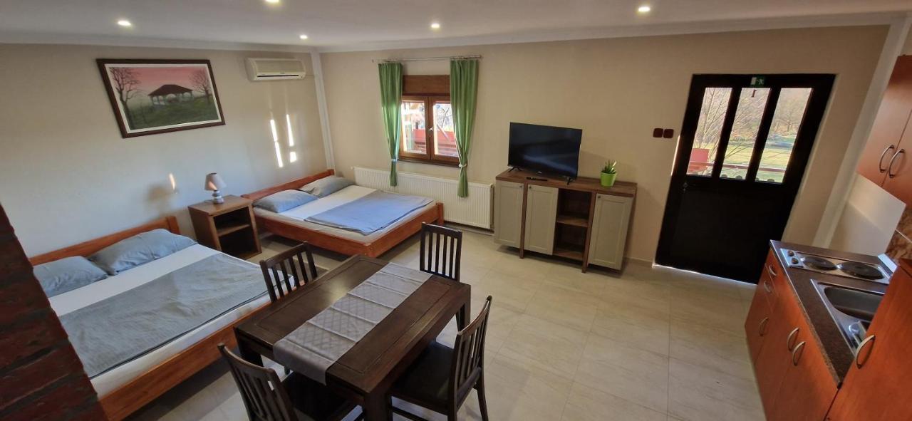 Guest House Blazevic Gornja Gracenica ภายนอก รูปภาพ