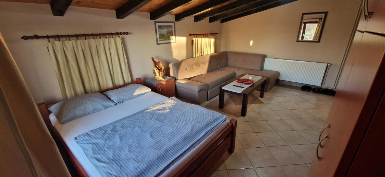 Guest House Blazevic Gornja Gracenica ภายนอก รูปภาพ